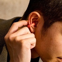 耳を塞がないイヤホン ambie sound earcuffs: ちょっと待って！